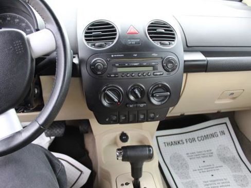 Used 2009 Volkswagen Beetle S image 15