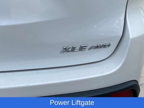 Used 2017 Toyota Highlander XLE w/ Carpet Mat Package AWD/4WD image 5