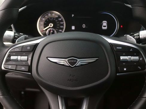 Used 2025 Genesis G70 2.5T image 16