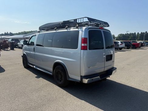 Used 2017 GMC Savana 2500 RWD image 8