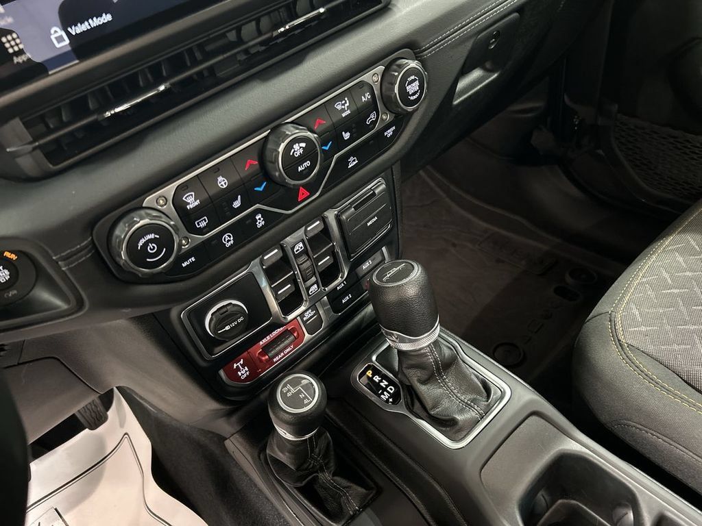 Used 2024 Jeep Gladiator Mojave w/ Convenience Group AWD/4WD image 15