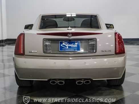 Used 2005 Cadillac XLR RWD image 11