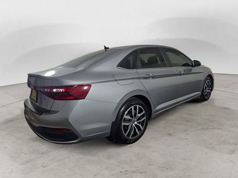 Used 2025 Volkswagen Jetta SE FWD image 5
