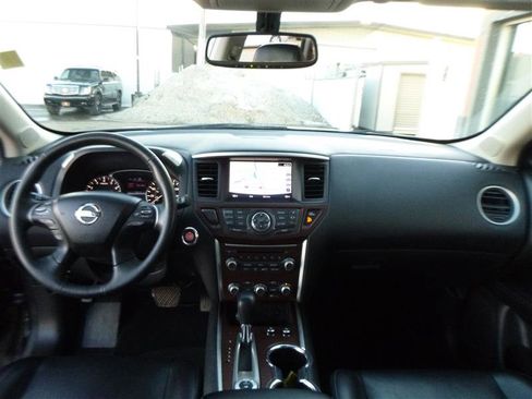 Used 2017 Nissan Pathfinder Platinum w/ Cargo Package image 11