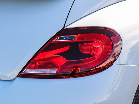 Used 2017 Volkswagen Beetle 1.8T SE image 10