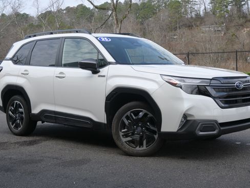 Used 2025 Subaru Forester Limited image 2