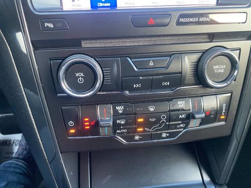 Used 2018 Ford Explorer XLT w/ Equipment Group 202A image 30