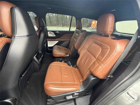 Used 2020 Lincoln Aviator Reserve w/ Equipment Group 202A image 11