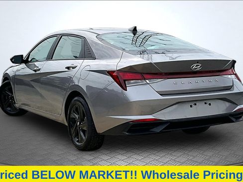 Used 2022 Hyundai Elantra SEL w/ Cargo Package FWD image 4