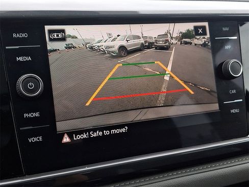 Used 2023 Volkswagen Taos SEL image 18