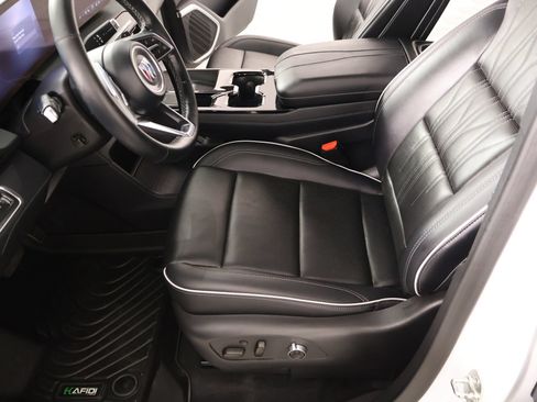 Used 2025 Buick Enclave Avenir FWD image 11