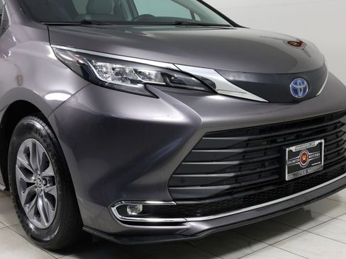 Used 2021 Toyota Sienna XLE image 38