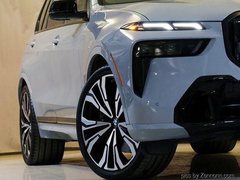 Certified 2025 BMW X7 M60i image 4