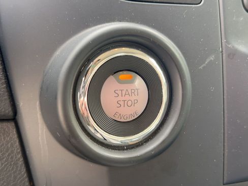 Used 2023 Nissan Titan SV w/ SV Convenience Package image 27