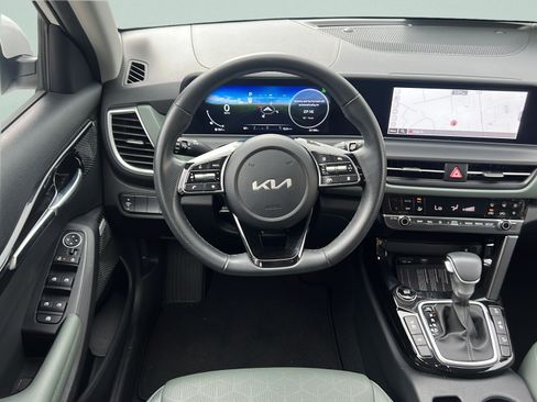Certified 2024 Kia Seltos SX w/ SX Sunroof Package AWD/4WD image 13