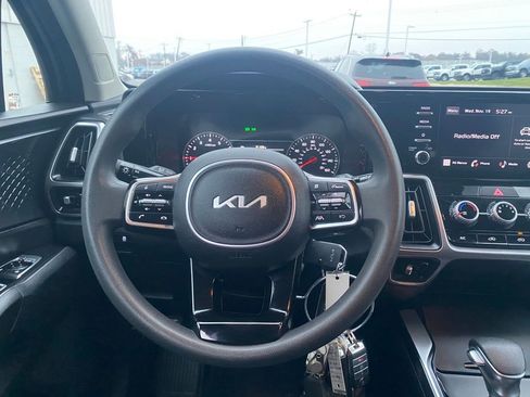 Used 2023 Kia Sorento LX image 10