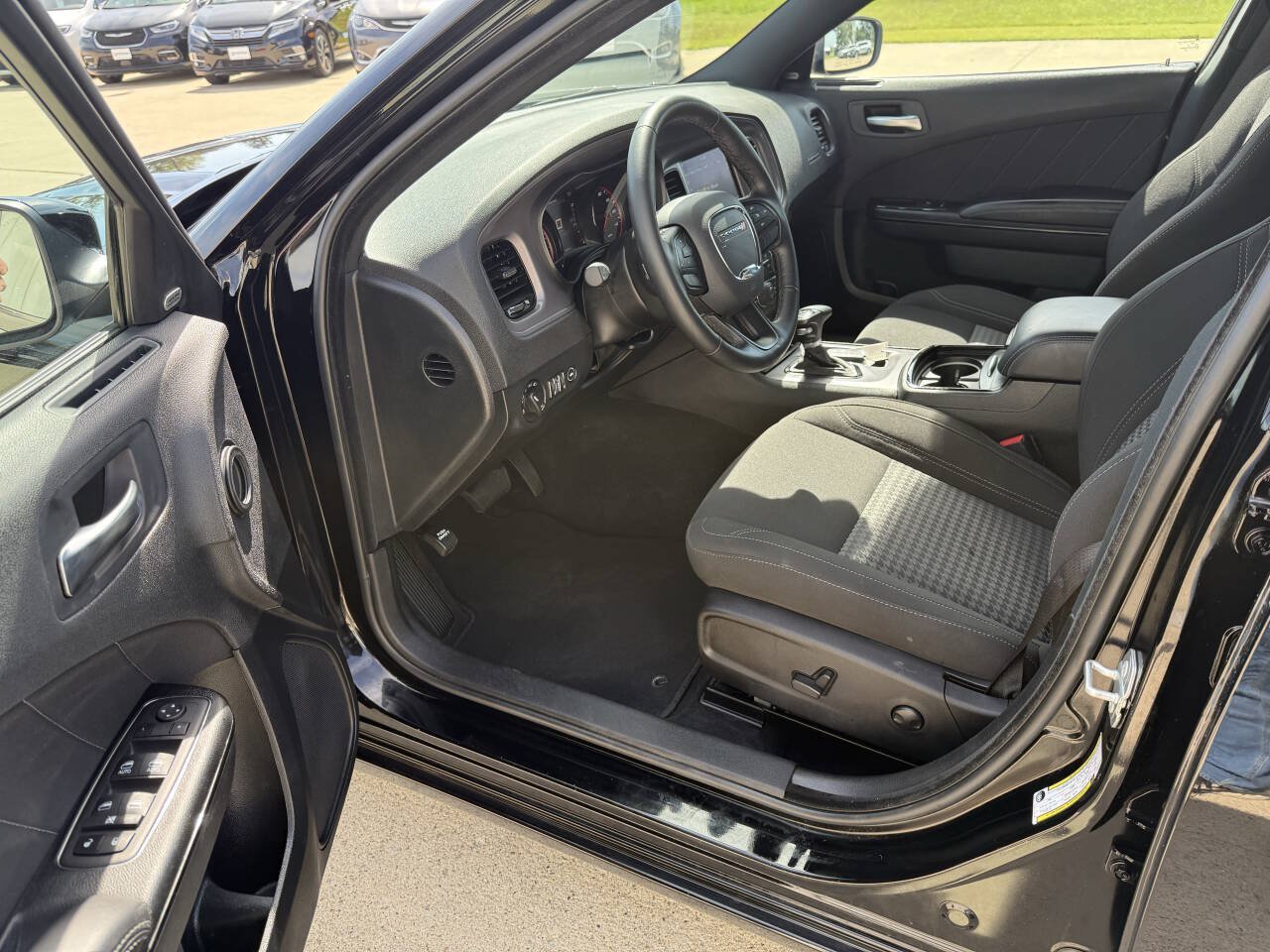 Used 2023 Dodge Charger SXT w/ Blacktop Package AWD/4WD image 5