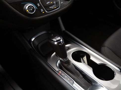 Used 2018 Chevrolet Malibu LT image 9