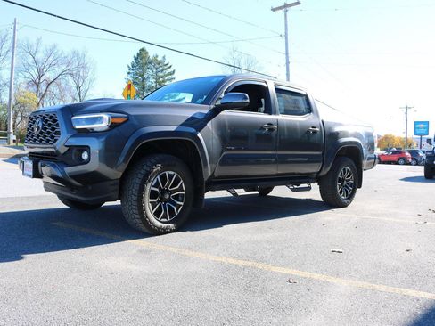 Used 2023 Toyota Tacoma TRD Sport image 9