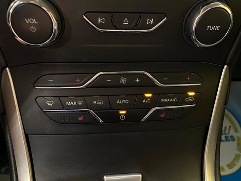 Used 2018 Ford Edge SEL w/ Equipment Group 201A AWD/4WD image 12
