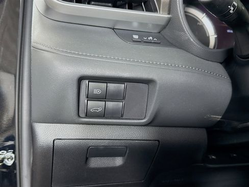 Used 2023 Toyota Highlander LE AWD/4WD image 11