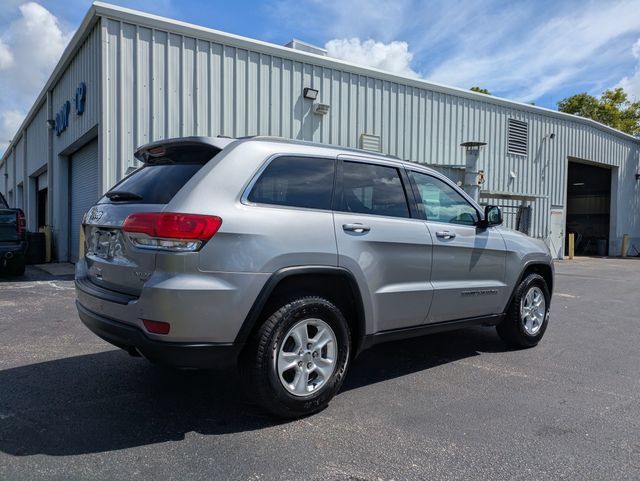 Certified 2017 Jeep Grand Cherokee Laredo w/ Quick Order Package 23E AWD/4WD image 4