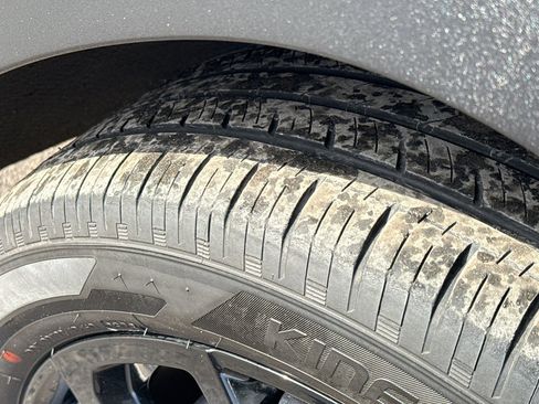 Used 2023 GMC Terrain SLE w/ Driver Convenience Package image 10