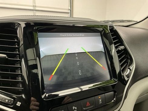 Used 2019 Jeep Cherokee Limited w/ Luxury Group image 5