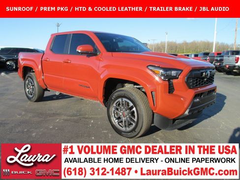 Used 2025 Toyota Tacoma TRD Sport image 1