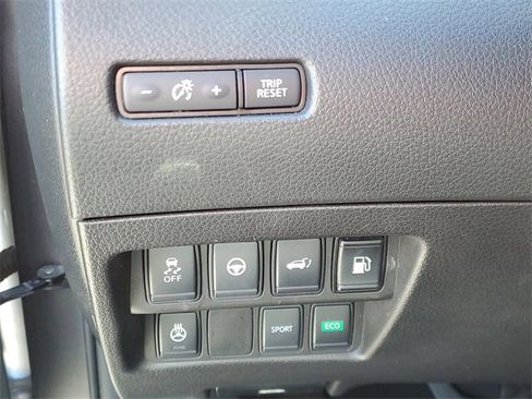 Used 2018 Nissan Rogue SL w/ Premium Package image 9