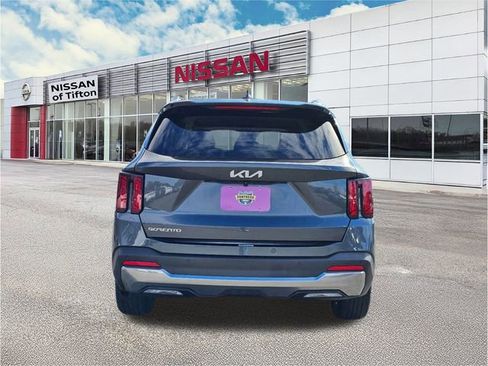 Used 2024 Kia Sorento S image 6