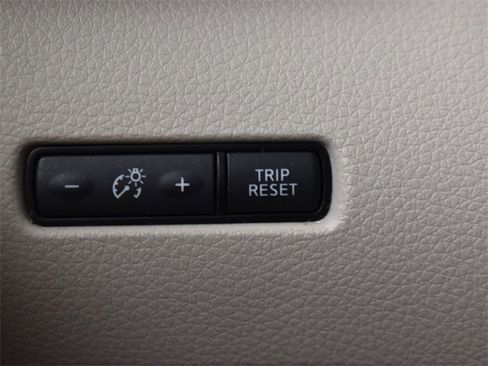 Used 2019 Nissan Rogue Sport SV image 23