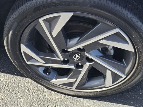Used 2025 Hyundai Elantra Limited FWD image 24