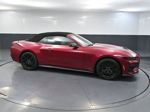 Used 2025 Ford Mustang GT Premium w/ GT Performance Package image 4