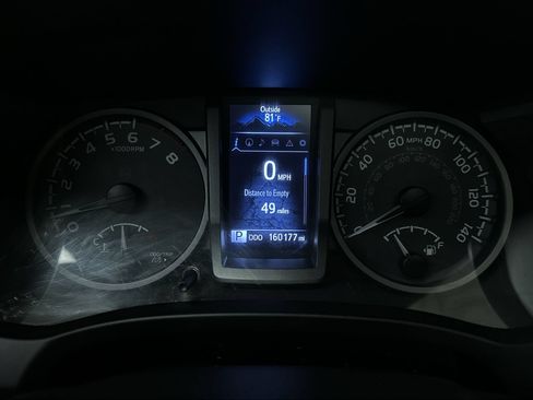 Used 2017 Toyota Tacoma TRD Off-Road w/ Premium & Technology Package AWD/4WD image 18