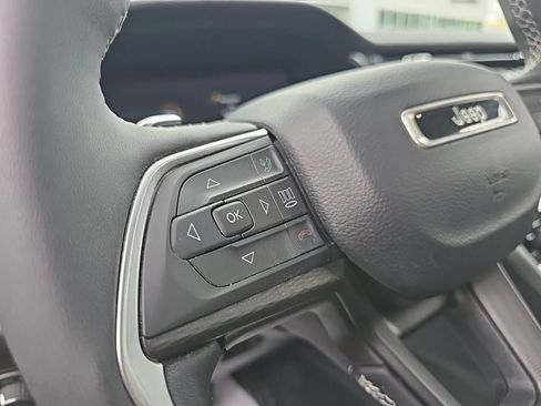Used 2023 Jeep Grand Cherokee Altitude AWD/4WD image 19