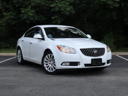 Used 2012 Buick Regal Premium FWD image 2