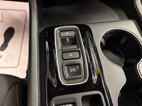 Used 2025 Honda Pilot Sport image 23