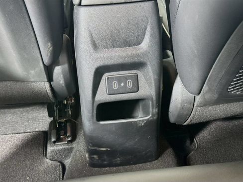 Used 2025 Hyundai Venue Limited FWD image 34