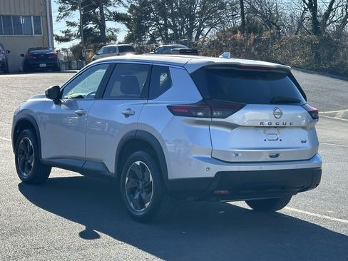 Used 2024 Nissan Rogue SV image 6