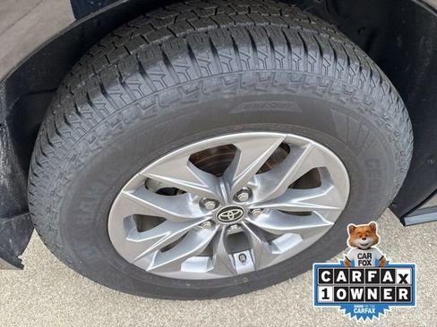 Used 2024 Toyota Sienna XLE w/ XLE Plus Package image 11