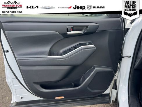 Used 2023 Toyota Highlander XLE image 18