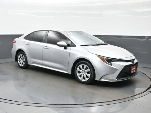 Used 2024 Toyota Corolla LE FWD image 8