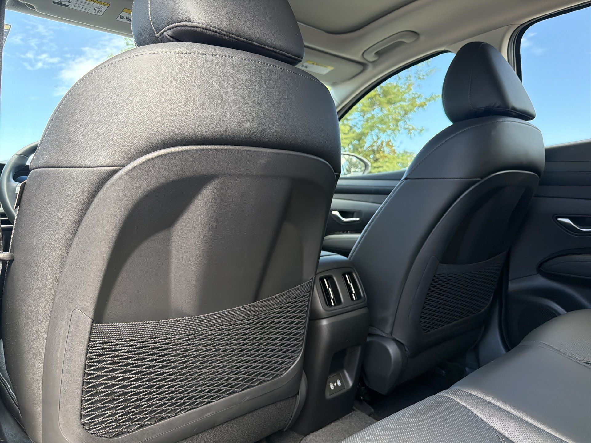 Used 2025 Hyundai Tucson Limited FWD image 19