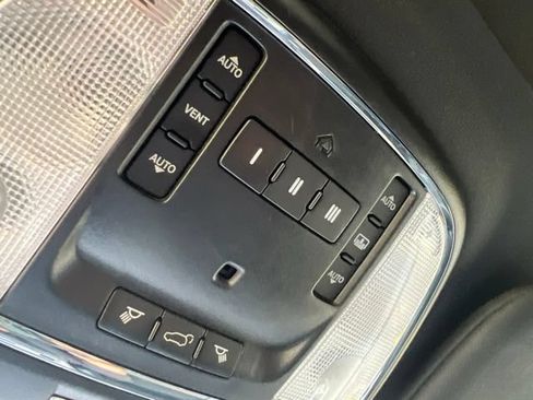 Used 2017 Jeep Grand Cherokee Trailhawk w/ Trailhawk Luxury Group AWD/4WD image 24
