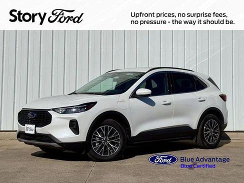 Certified 2025 Ford Escape SE image 1