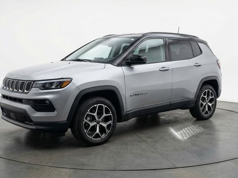 Used 2025 Jeep Compass Limited AWD/4WD image 3