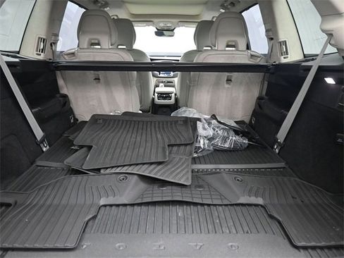 Used 2024 Volvo XC90 T8 Ultimate w/ Lounge Package image 32
