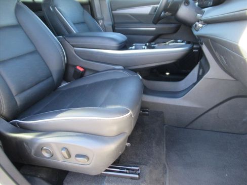 Used 2025 Buick Enclave Sport Touring image 9