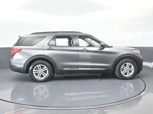 Used 2023 Ford Explorer XLT image 7